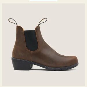 #1673 Blundstone Women’s Series Heeled Boots in Antique Brown